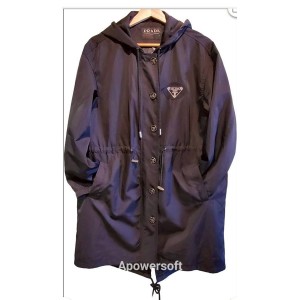 二手奢侈品普拉達降落傘材質黑色風衣外套(9.9新, 肩50胸56長88)-編號S15