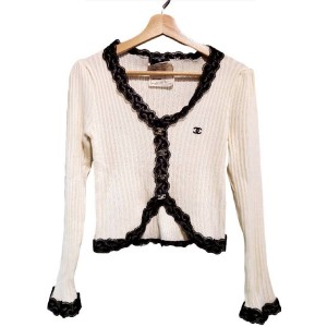 二手奢侈品Chanel香奈兒米白滚邊黑色蕾絲綿製短上衣(9.9新,肩40胸42長47)-編號S37