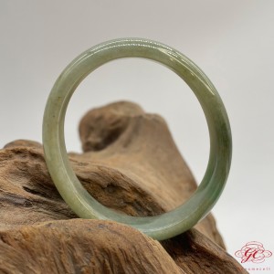 【肌容雪】天然緬甸A貨湖水綠貴妃翡翠手鐲 編號102 (鐲寬53.9mm #17.5號)