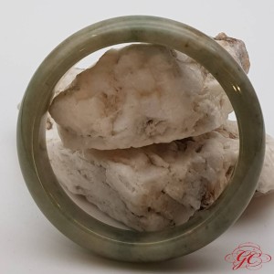 【肌容雪】緬甸天然A貨湖水綠飄花翡翠手鐲 編號82 (鐲寬57.3mm #18.5號)