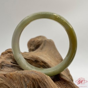 【肌容雪】天然緬甸A貨湖水綠飄花翡翠手鐲 編號125 (鐲寬57.4mm #18.5號)