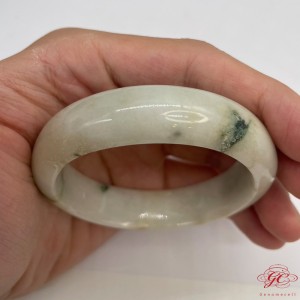 【肌容雪】天然緬甸A貨白底飄花翡翠特色手鐲 編號146 (鐲寬 58.4mm #19號)
