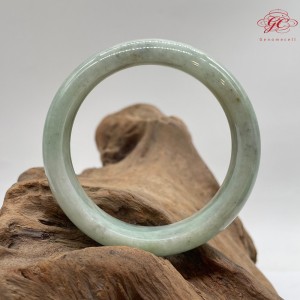 【肌容雪】天然緬甸A貨綠底飄花翡翠特色手鐲 編號156 (鐲寬56.3mm #18.5號)