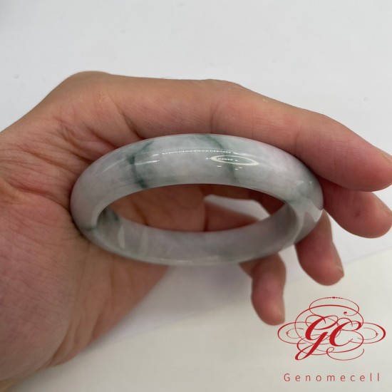 【肌容雪】天然緬甸A貨飄花翡翠手鐲 編號208(鐲寬 57.1mm #18.5號) 【肌容雪】天然緬甸A貨飄花翡翠手鐲 編號208(鐲寬 57.1mm #18.5號)