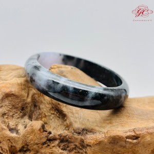 【肌容雪】天然緬甸冰膠粉春烏雞翡翠手鐲A貨 編號235(鐲寬57.7mm #18.5號 )