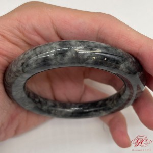 【肌容雪】天然緬甸A貨烏雞胖圓條翡翠美鐲 編號291 (鐲寬 56.4mm #18號)