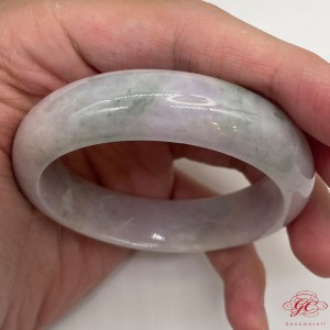 【肌容雪】天然緬甸A貨粉底飄綠花翡翠手鐲 編號298 (鐲寬 55.4mm #18號)