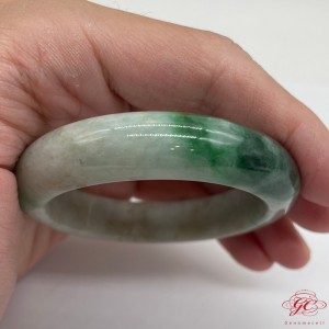 【肌容雪】天然緬甸A貨翡翠正陽綠白底飄花手鐲 編號310 (鐲寬 54.1mm #17.5 號)