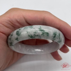 【肌容雪】天然緬甸A貨翡翠白底飄花特色鐲 編號316 (鐲寬57.9mm #18.5號)