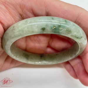 【肌容雪】天然緬甸A貨綠飄花翡翠手鐲 編號344 (鐲寬56.6mm #18.5號)