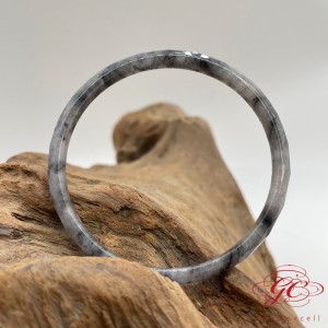 【肌容雪】天然緬甸A貨冰紫烏雞翡翠手鐲 編號548 (鐲寬56.6mm #18.5號)