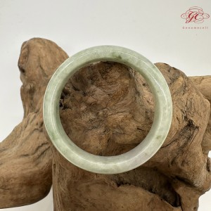 【肌容雪】天然緬甸A貨綠飄花翡翠平安鐲 編號55(鐲圍52.9mm#16.5號)
