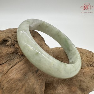 【肌容雪】天然緬甸A貨綠飄花翡翠平安鐲 編號55(鐲圍52.9mm#16.5號)