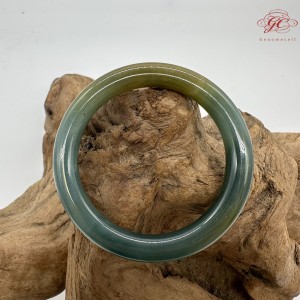 【肌容雪】天然緬甸A貨綠水撒金翡翠圓條手鐲 編號64(鐲圍57.7mm#18號)