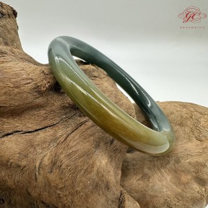 【肌容雪】天然緬甸A貨綠水撒金翡翠圓條手鐲 編號64(鐲圍57.7mm#18號)