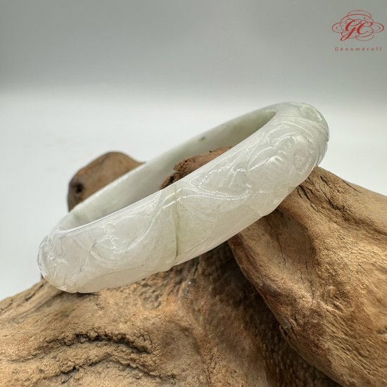 【肌容雪】天然緬甸A貨翡翠白底飄花雕刻平安鐲 編號78(鐲圍55.3mm#17.5號) 【肌容雪】天然緬甸A貨翡翠白底飄花雕刻平安鐲 編號78(鐲圍55.3mm#17.5號)