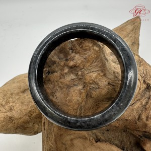 【肌容雪】天然緬甸A貨翡翠烏雞平安鐲 編號83(鐲圍57.0mm#18號)
