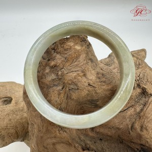 【肌容雪】天然緬甸A貨翡翠飄花平安鐲 編號84(鐲圍57.3mm#18號)