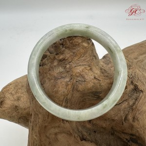【肌容雪】天然緬甸A貨翡翠飄花平安鐲 編號91(鐲圍57.1mm#18號)