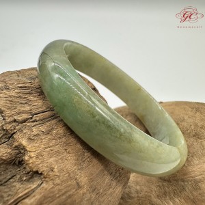 【肌容雪】天然緬甸A貨湖水綠翡翠貴妃鐲 編號102(鐲圍53.9mm#17號)