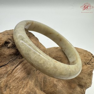 【肌容雪】天然緬甸A貨飄花翡翠平安鐲 編號108(鐲圍58.7mm#18.5號)