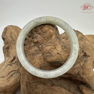 【肌容雪】天然緬甸A貨飄花翡翠平安鐲 編號109(鐲圍56.0mm#17.5號)