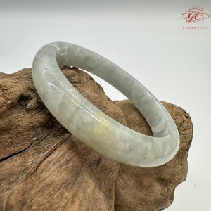 【肌容雪】天然緬甸A貨飄花翡翠平安鐲 編號109(鐲圍56.0mm#17.5號)