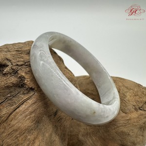 【肌容雪】天然緬甸A貨紫底飄花翡翠貴妃鐲 編號126(鐲圍52.3mm#16.5號)