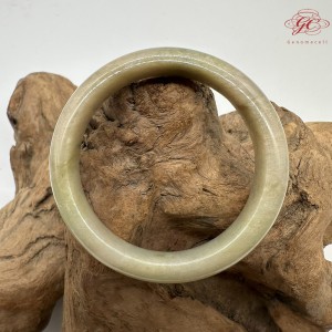 【肌容雪】天然緬甸A貨翡翠飄花平安鐲 編號132(鐲圍57.3mm#18號)