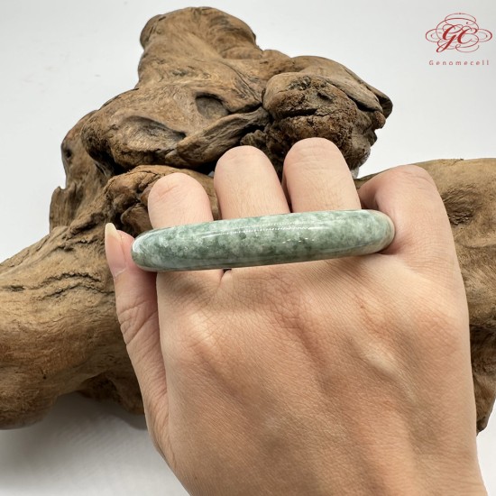 【肌容雪】天然緬甸A貨翡翠滿圈飄花圓條手鐲 編號136(鐲圍55.6mm#17.5號) 【肌容雪】天然緬甸A貨翡翠滿圈飄花圓條手鐲 編號136(鐲圍55.6mm#17.5號)