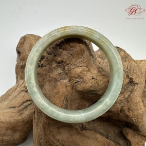 【肌容雪】天然緬甸A貨湖水綠撒金翡翠平安鐲 編號139(鐲圍56.8mm#18號)