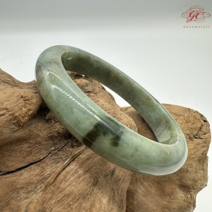 【肌容雪】天然緬甸A貨湖水綠飄花翡翠平安鐲 編號140(鐲圍57.1mm#18號)