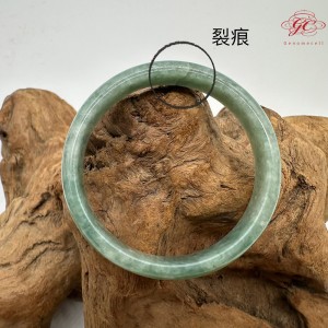 ★瑕疵特賣★【肌容雪】天然緬甸A貨翡翠綠飄花平安鐲 編號147(鐲圍57.9mm#18號)