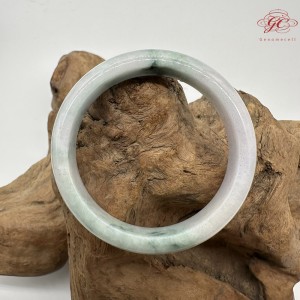 【肌容雪】天然緬甸A貨紫底飄綠花翡翠平安鐲 編號150(鐲圍57.6mm#18號)
