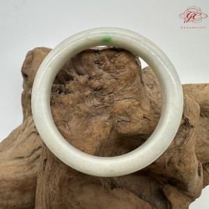 【肌容雪】天然緬甸A貨白底飄綠花翡翠平安鐲 編號151(鐲圍58.3mm#18.5號) 【肌容雪】天然緬甸A貨白底飄綠花翡翠平安鐲 編號151(鐲圍58.3mm#18.5號)