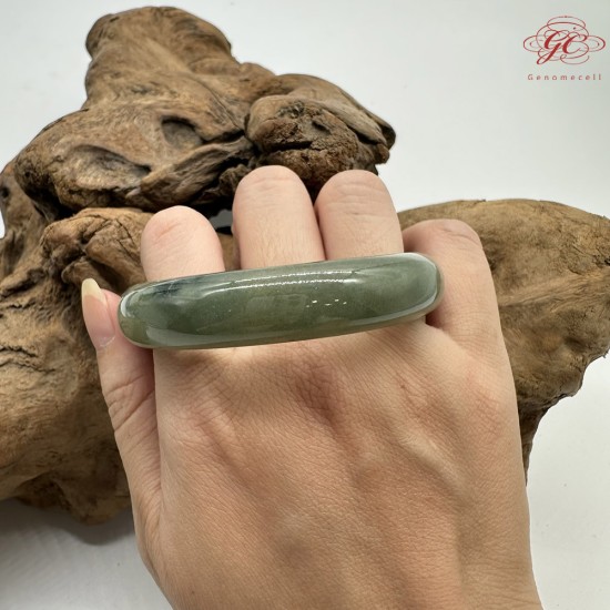 【肌容雪】天然緬甸A貨湖冰綠飄花翡翠平安鐲 編號157(鐲圍55mm#17.5號)