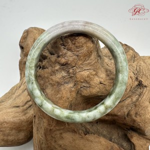 【肌容雪】天然緬甸A貨綠飄花翡翠平安鐲 編號161(鐲圍55mm#17.5號)