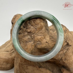 【肌容雪】天然緬甸A貨陽綠烏雞翡翠平安鐲 編號171(鐲圍56.4mm#17.5號)