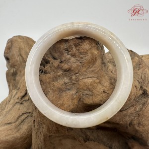 【肌容雪】天然緬甸A貨白底灑金翡翠平安鐲 編號179(鐲寬53.5mm#17號)