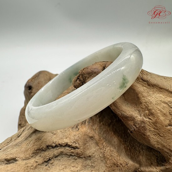 【肌容雪】天然緬甸A貨白底綠飄花翡翠平安鐲 編號185(鐲圍58.3mm#18.5號)