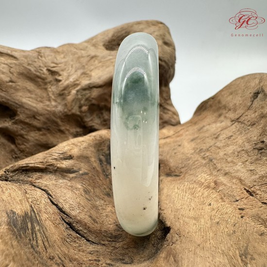 【肌容雪】天然緬甸A貨白底綠飄花翡翠平安鐲 編號185(鐲圍58.3mm#18.5號)