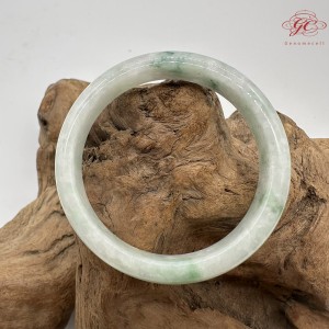 【肌容雪】天然緬甸A貨綠飄花翡翠平安鐲 編號195(鐲圍58.1mm#18.5號)