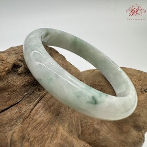 【肌容雪】天然緬甸A貨綠飄花翡翠平安鐲 編號195(鐲圍58.1mm#18.5號)