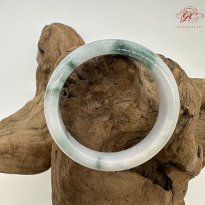 【肌容雪】天然緬甸A貨綠飄花翡翠平安鐲 編號208(鐲圍57.1mm#18號)