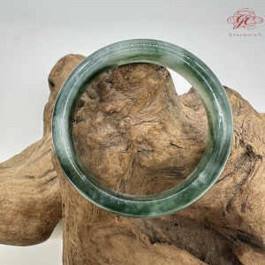 【肌容雪】天然緬甸A貨冰飄花翡翠平安鐲 編號210(鐲圍56.4mm#17.5號)