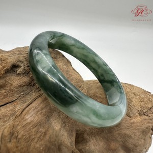 【肌容雪】天然緬甸A貨冰飄花翡翠平安鐲 編號210(鐲圍56.4mm#17.5號)