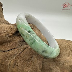 【肌容雪】天然緬甸A貨綠飄花翡翠平安鐲 編號223(鐲圍57.4mm#18號)