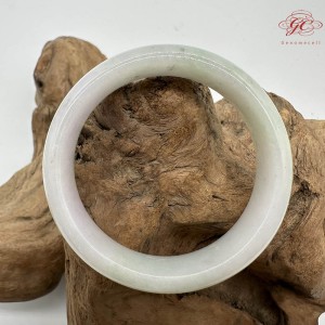 【肌容雪】天然緬甸A貨春彩飄花翡翠平安鐲 編號255(鐲圍55.2mm#17.5號)