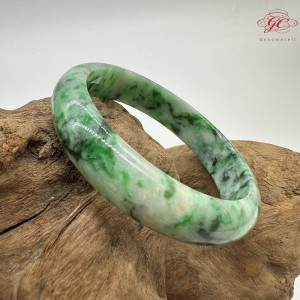 【肌容雪】天然緬甸A貨正陽滿綠飄花翡翠平安鐲 編號259(鐲圍55.7mm#17.5號)