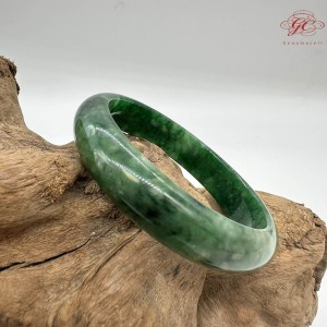 【肌容雪】天然緬甸A貨正冰滿綠飄花平安鐲 編號275(鐲圍59.1mm#18.5號)